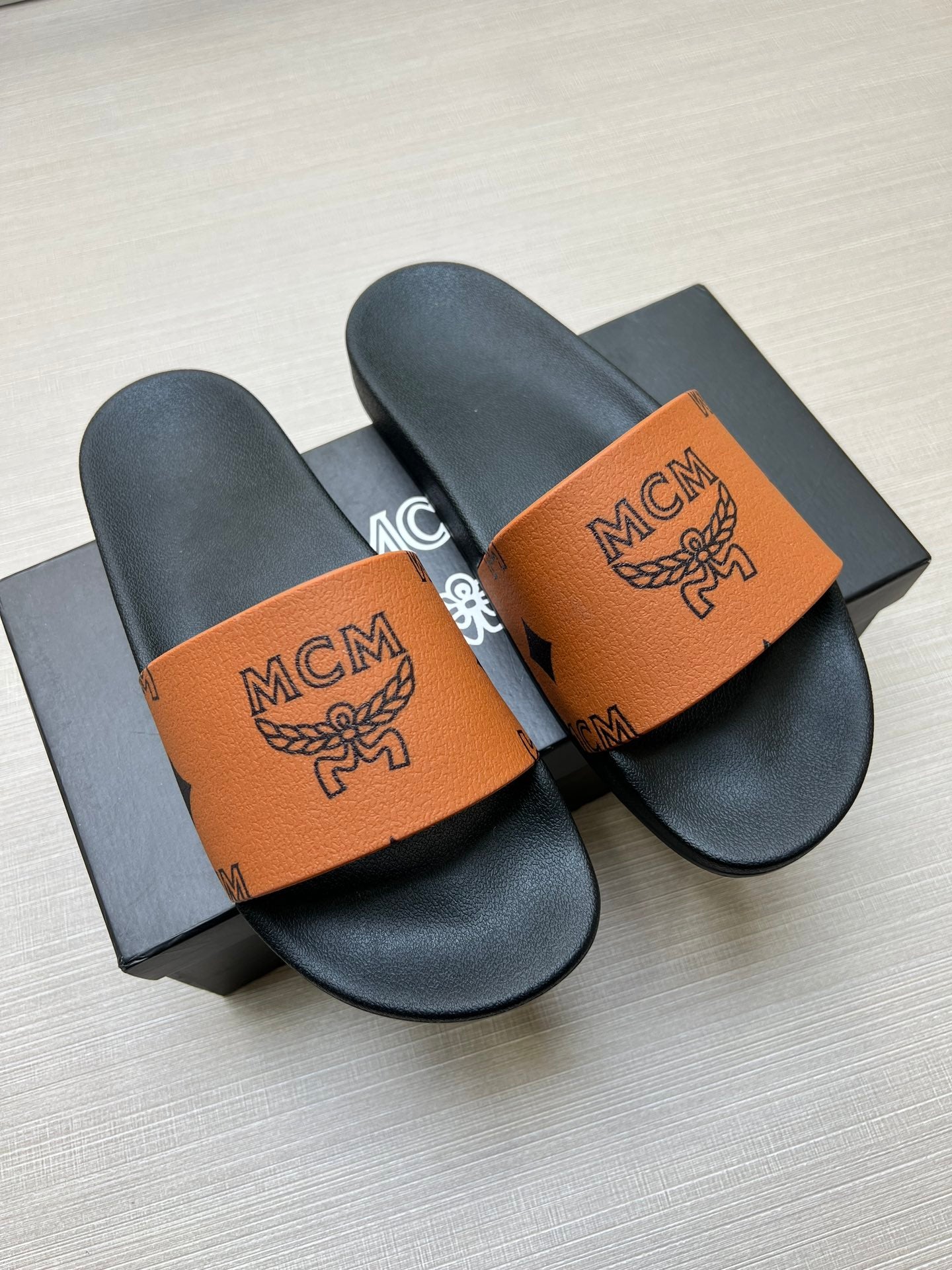 54M43ZDE Stylish slippers
