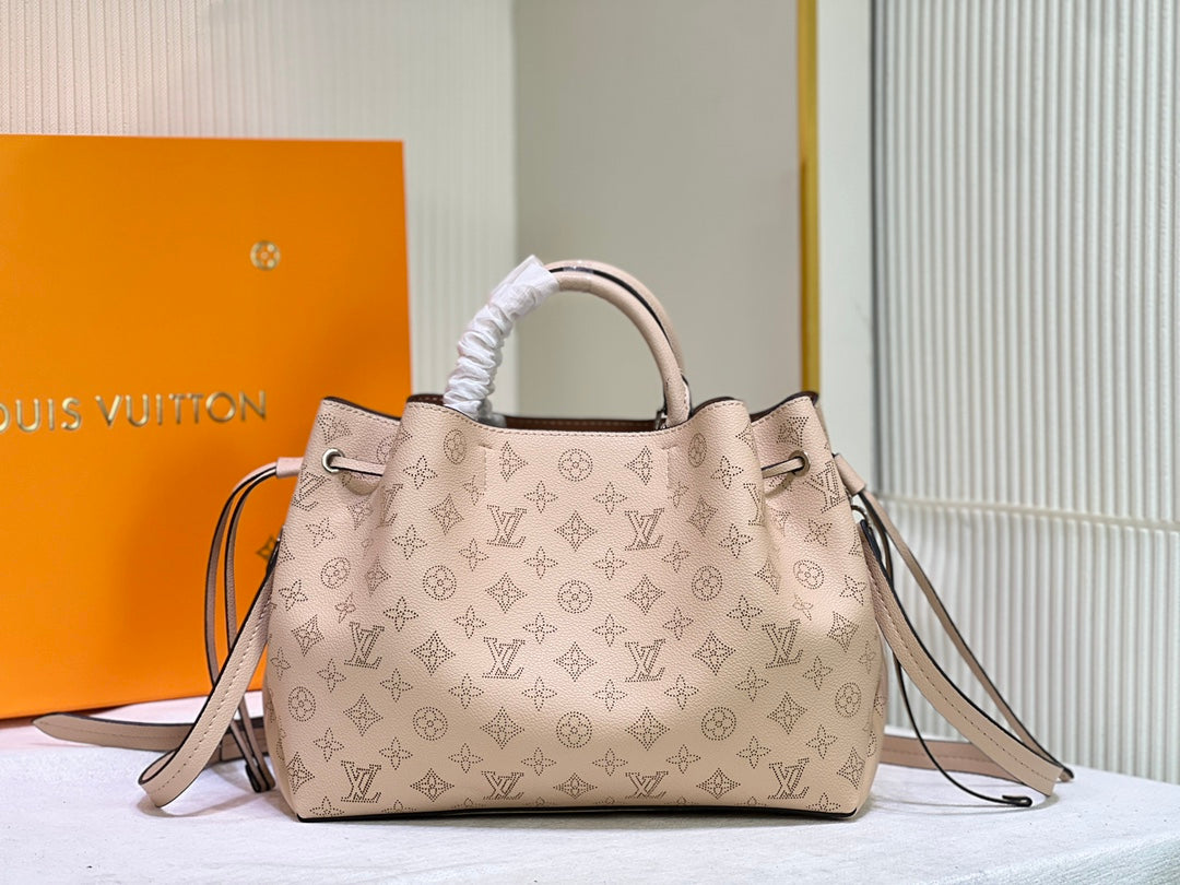 15XE13BDE Stylish leather bag)