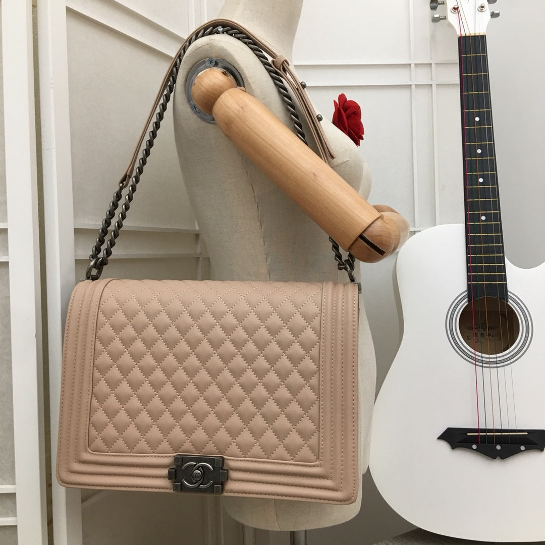5C60BDE Stylish leather bag