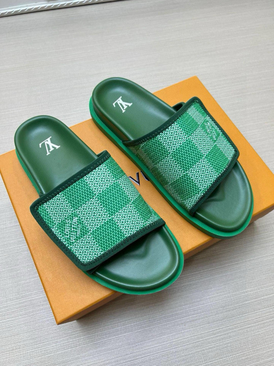 5QE3ZDE Stylish Slippers