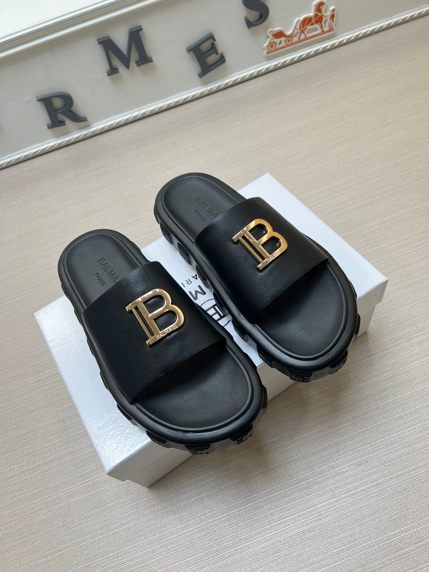 54A110ZDE Stylish slippers