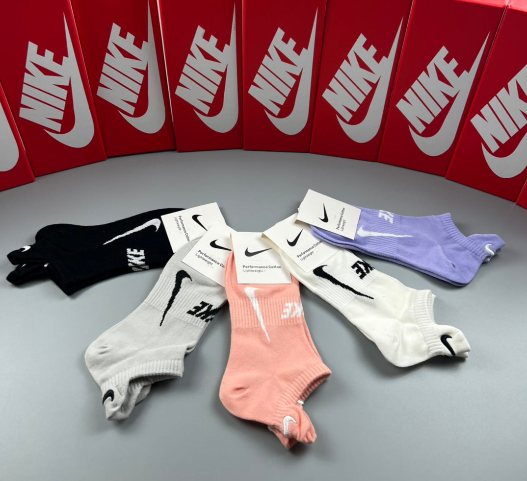 235QA69SDE Stylish socks(5 pairs )