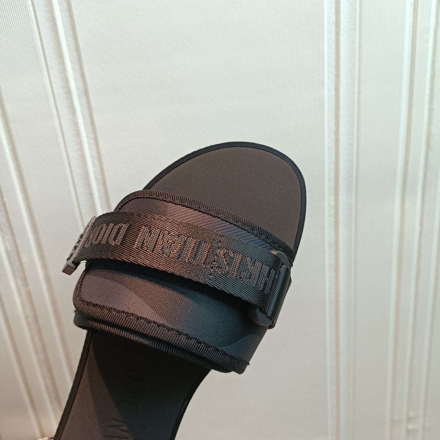 14D20ZDE Stylish Slippers