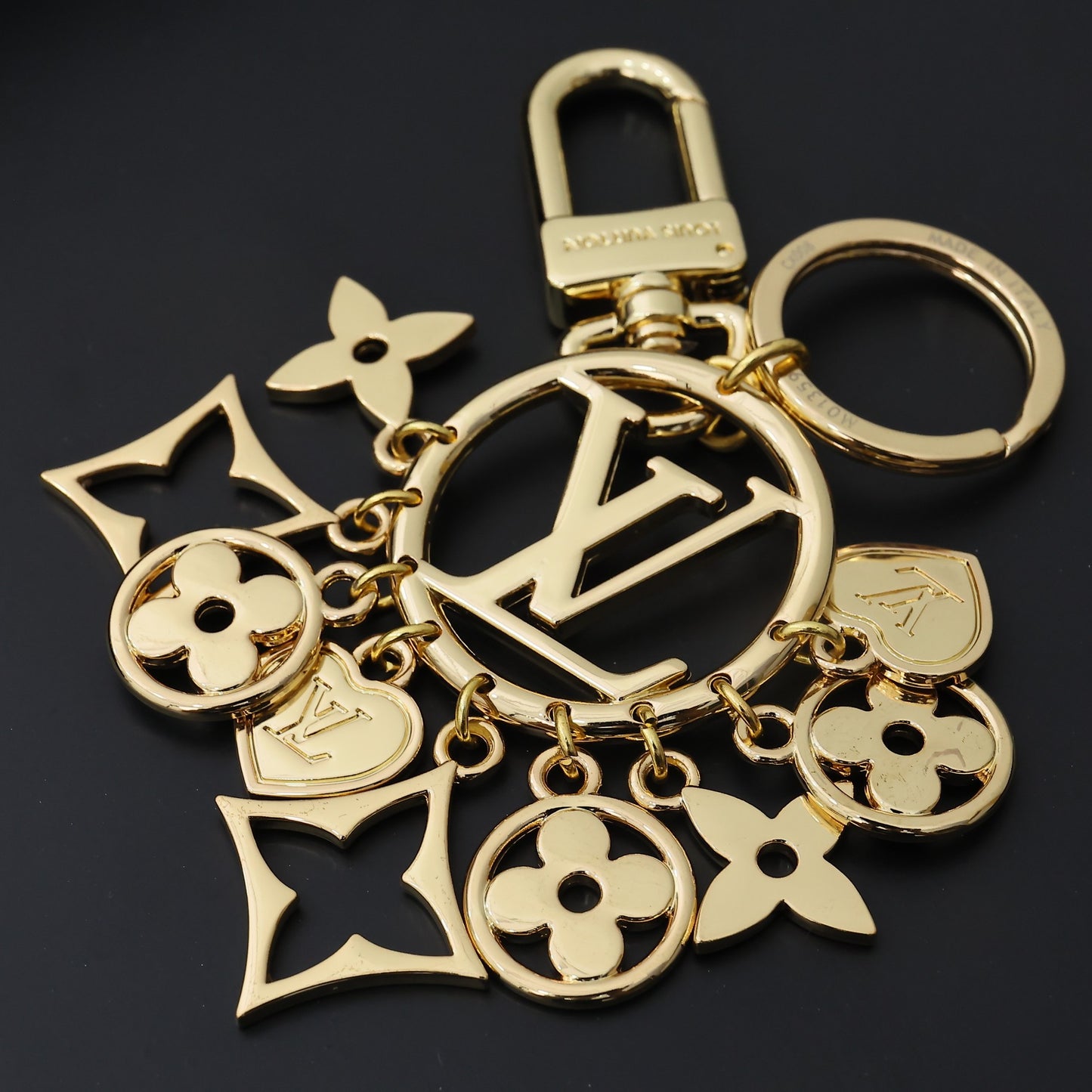 14E22ADE Stylish key closure