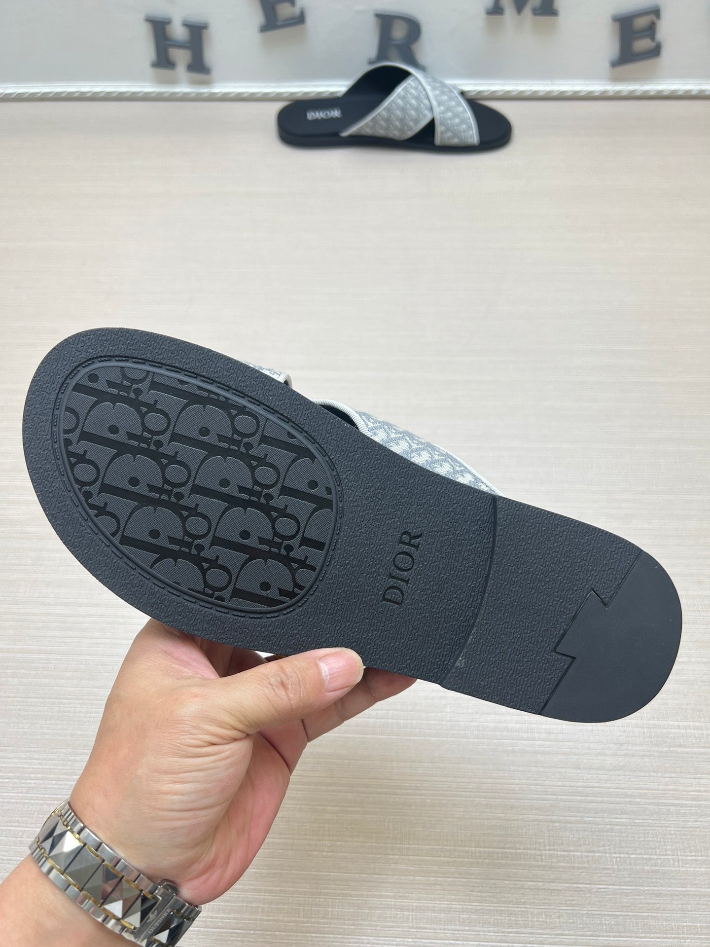 54D81ZDE Stylish slippers