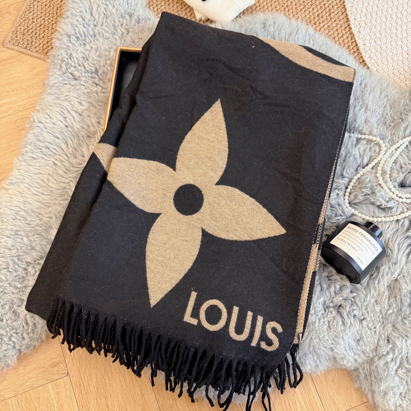 185ZE66WDE Stylish Winter Scarves