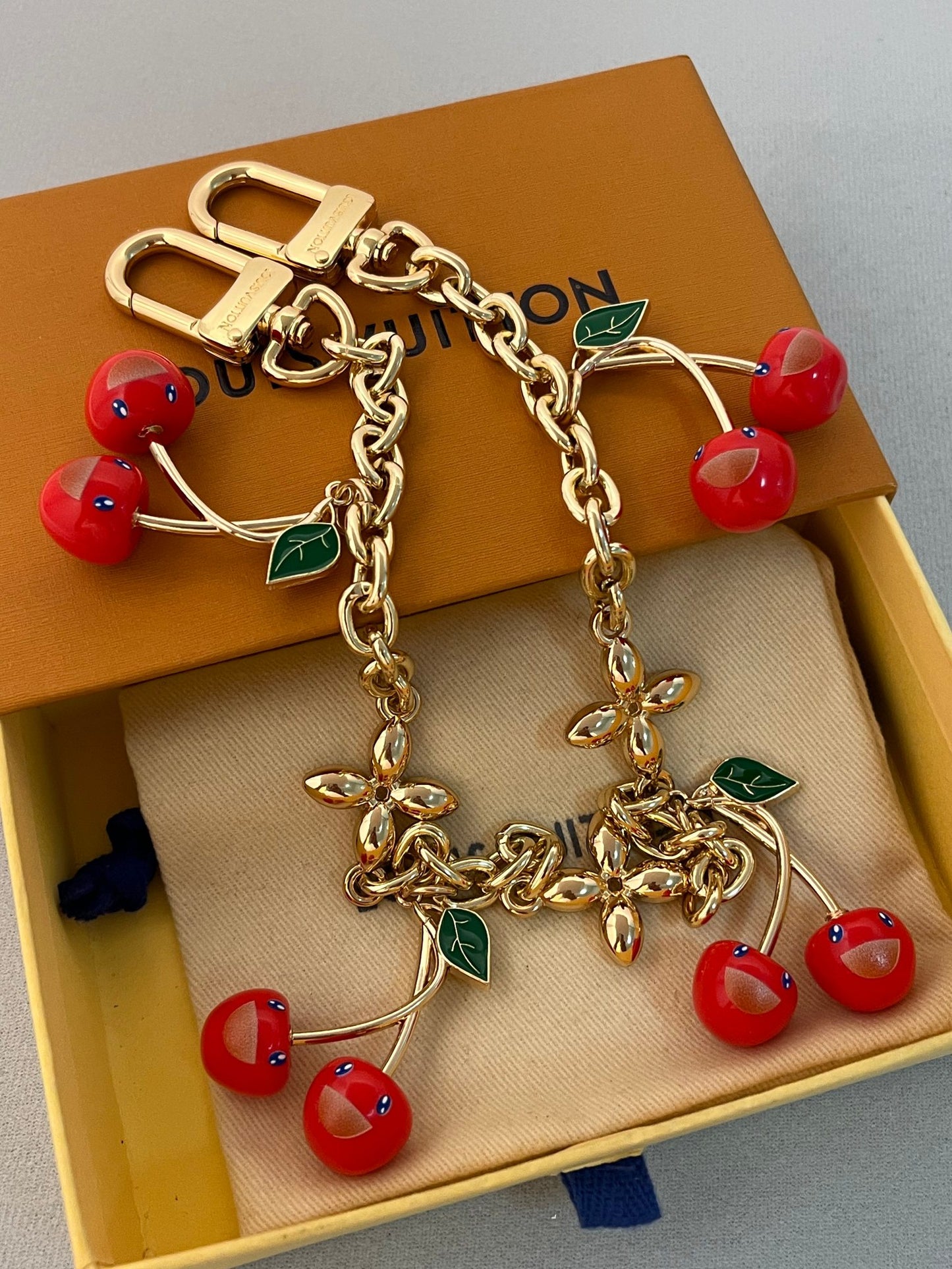 375NE3ADE Stylish Keychains