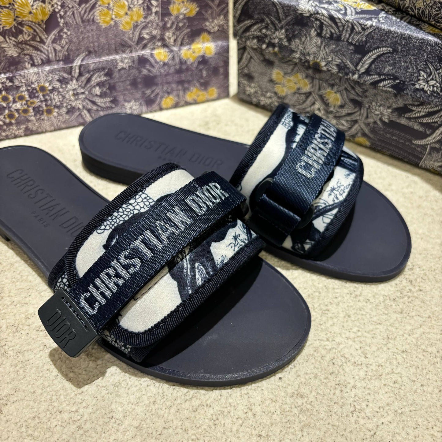 14D17ZDE Stylish slippers
