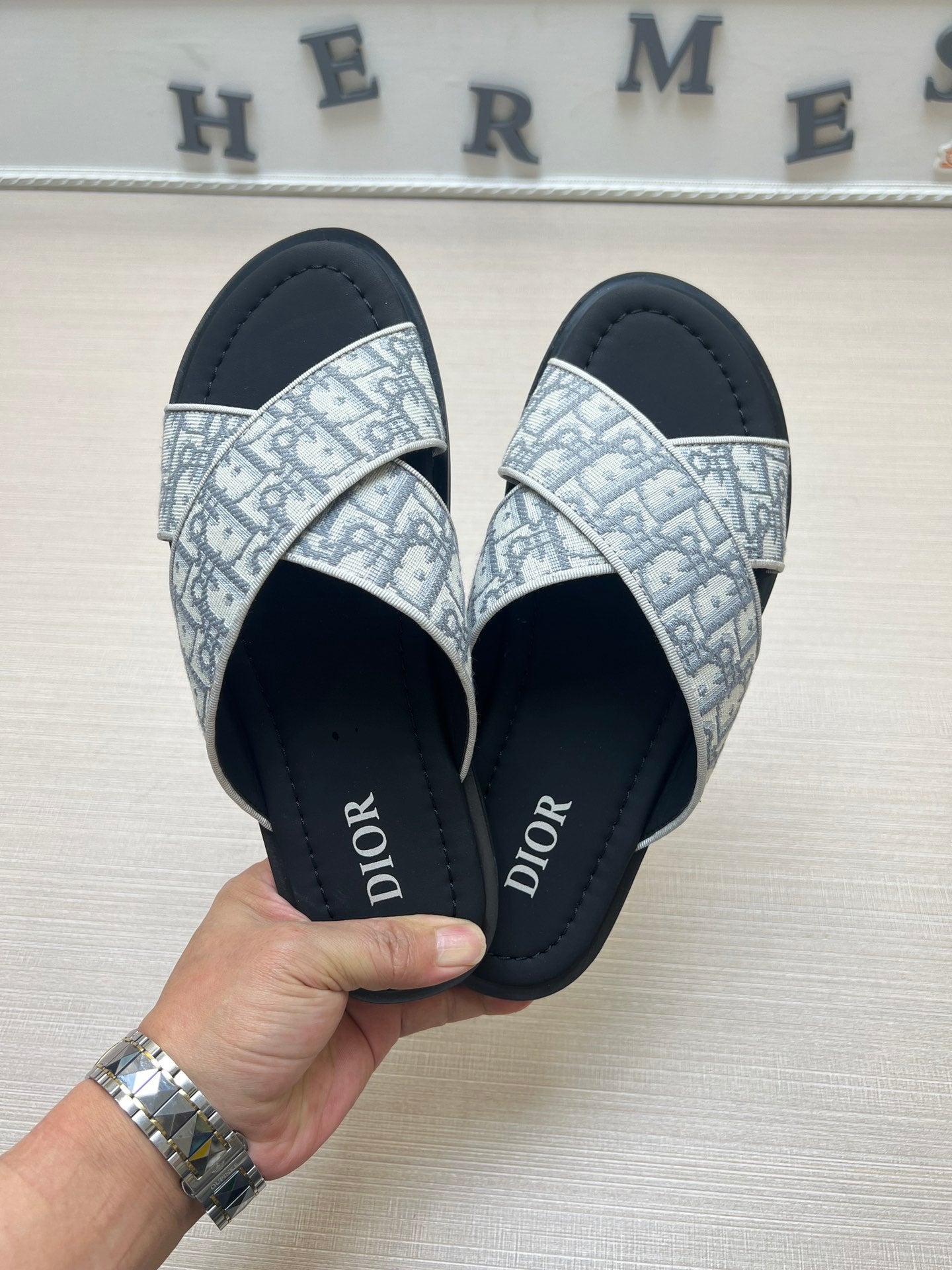 54D79ZDE Stylish slippers