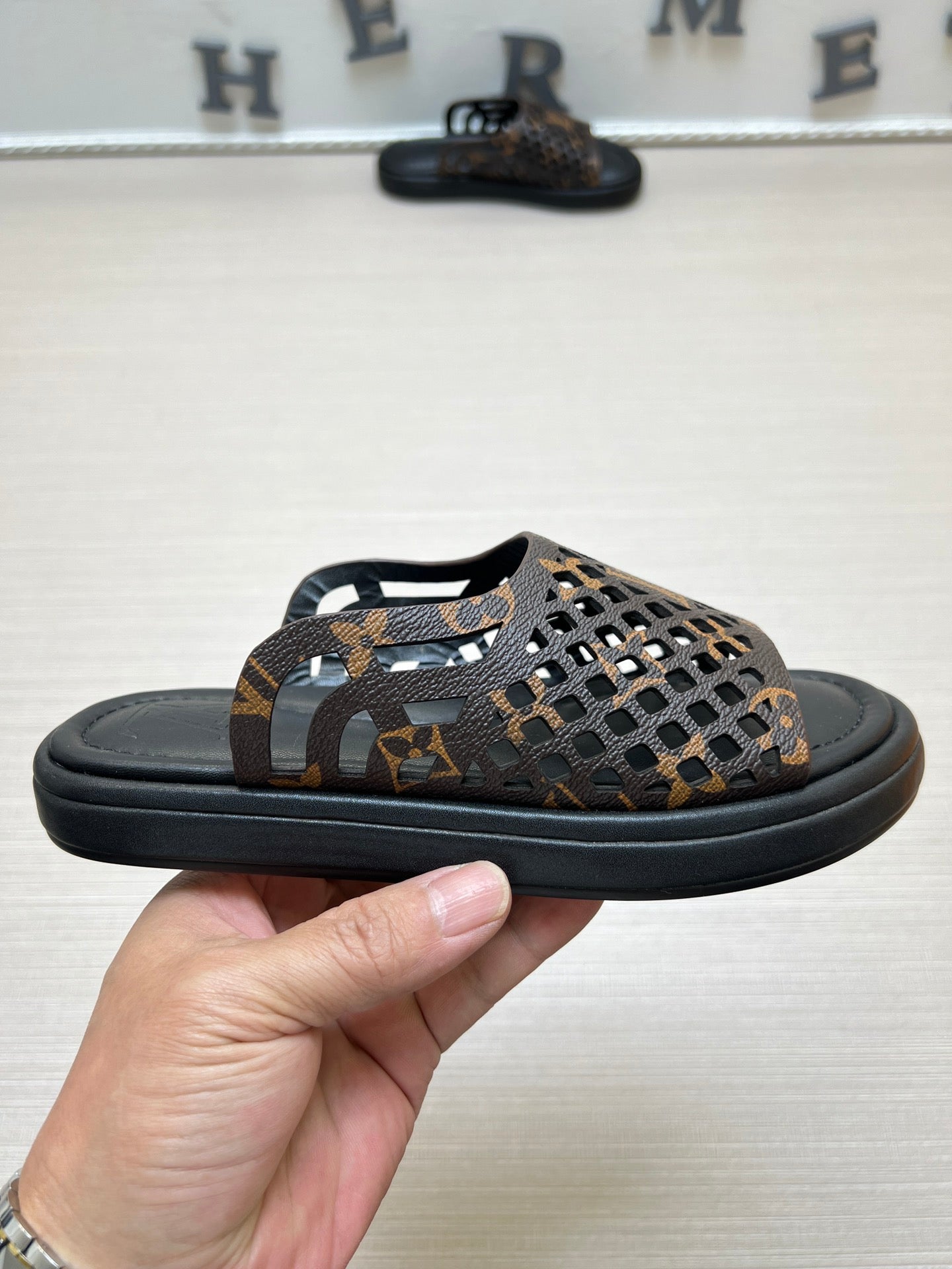 54E83ZDE Stylish slippers