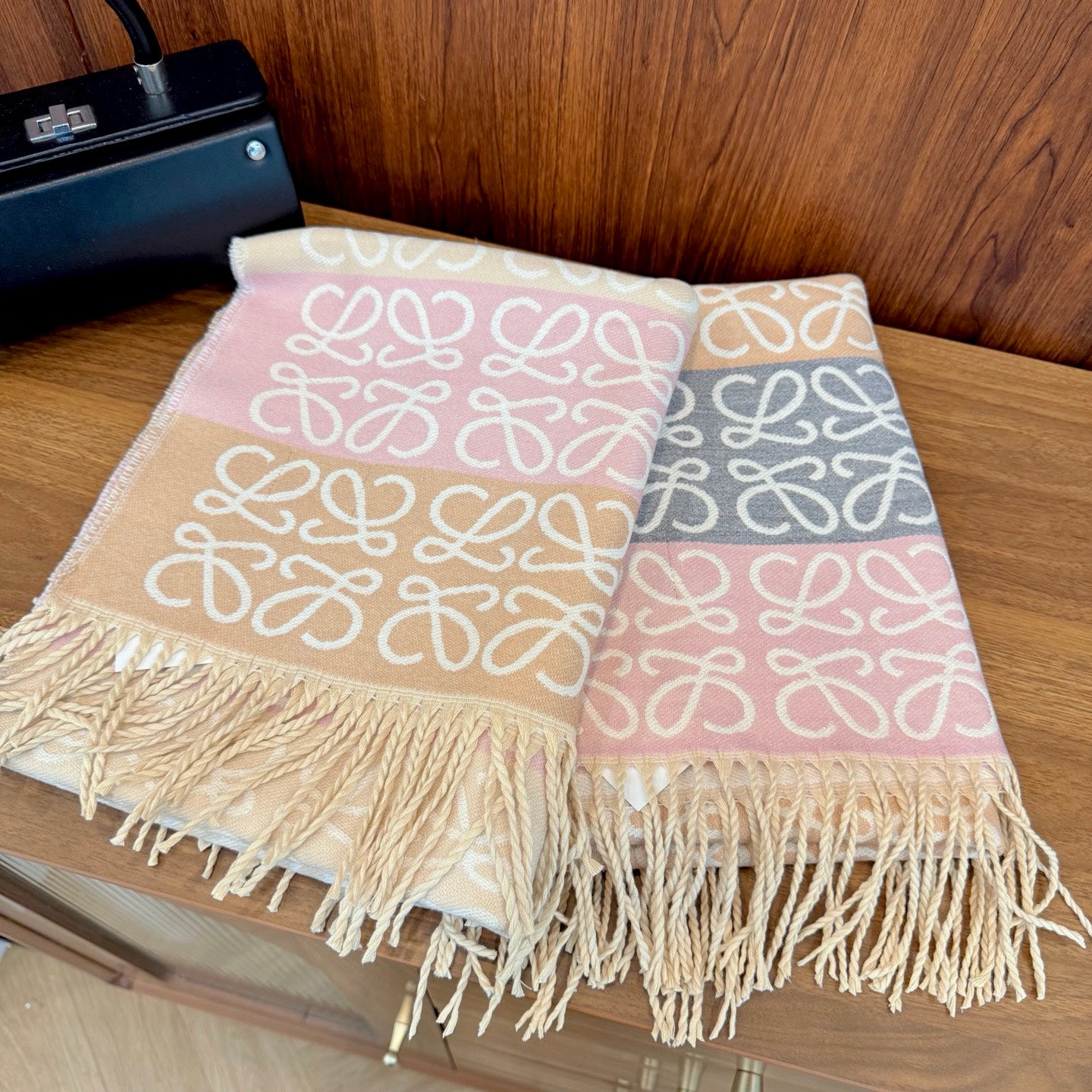 175RA42WDE Stylish Winter Scarves