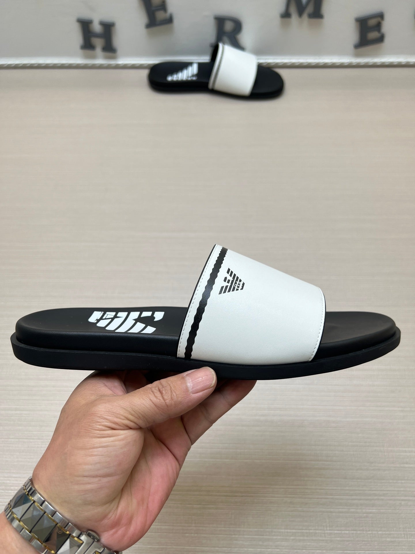 54A103ZDE Stylish slippers