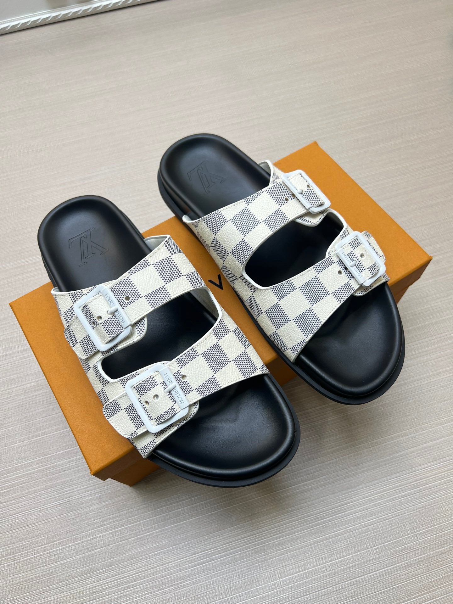 54E61ZDE Stylish slippers