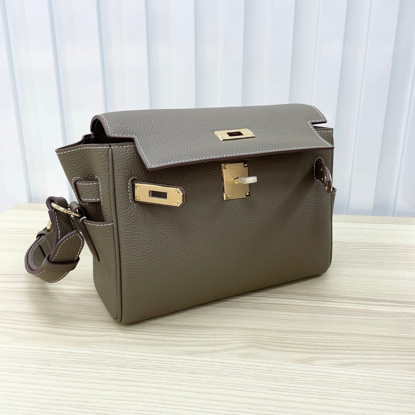 15RH4BDE Stylish leather bag