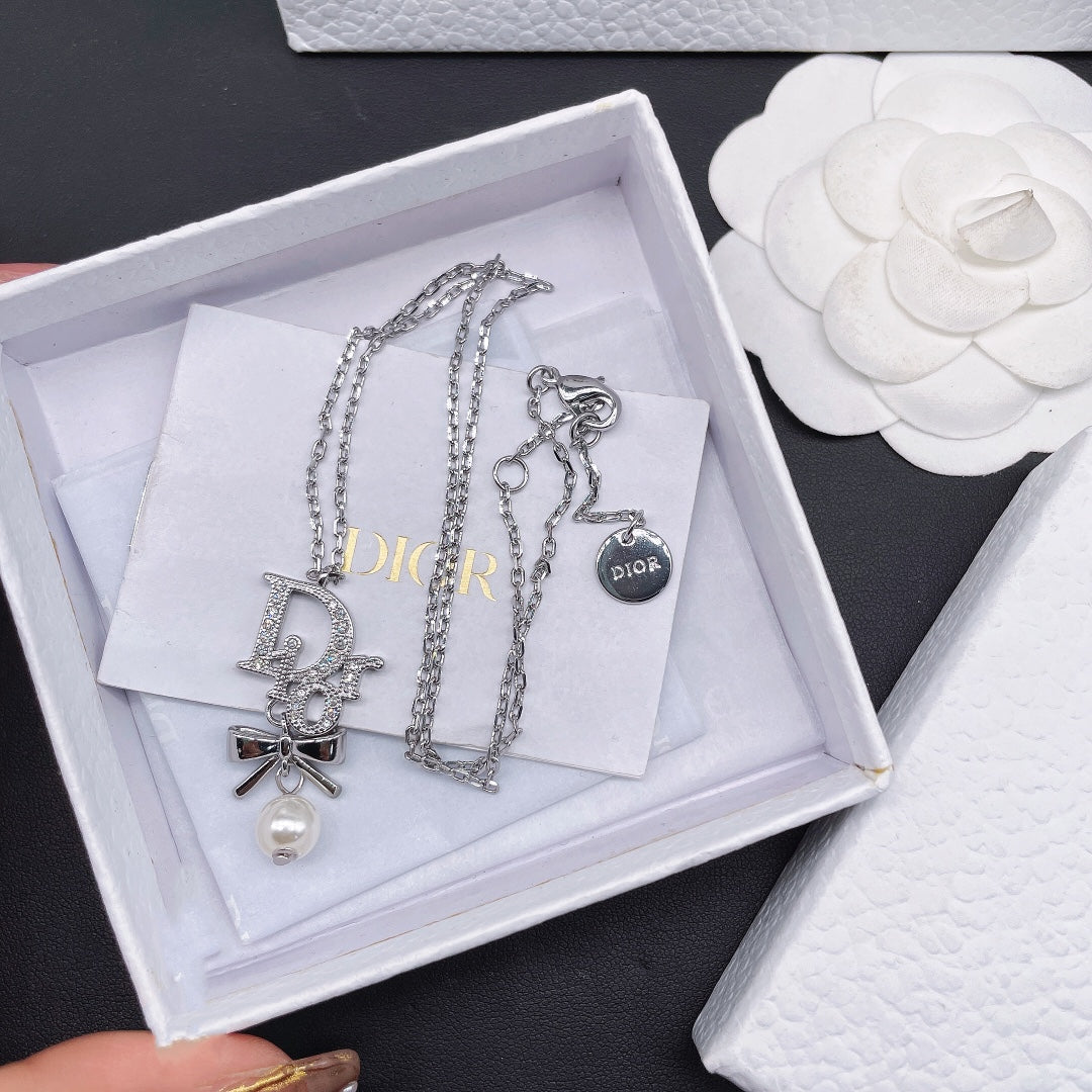 1YD210XDE Stylish Necklaces