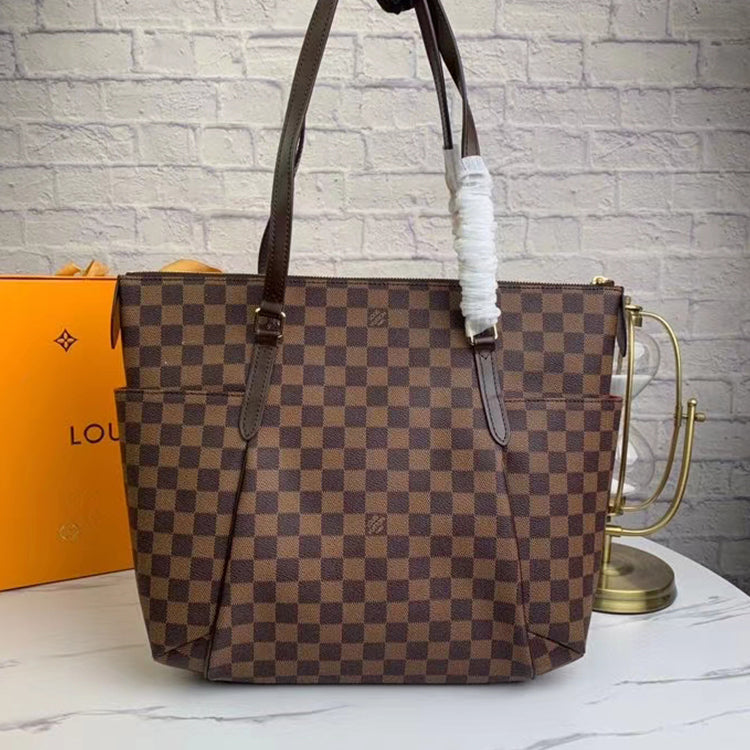 2E108BDE Stylish leather bag
