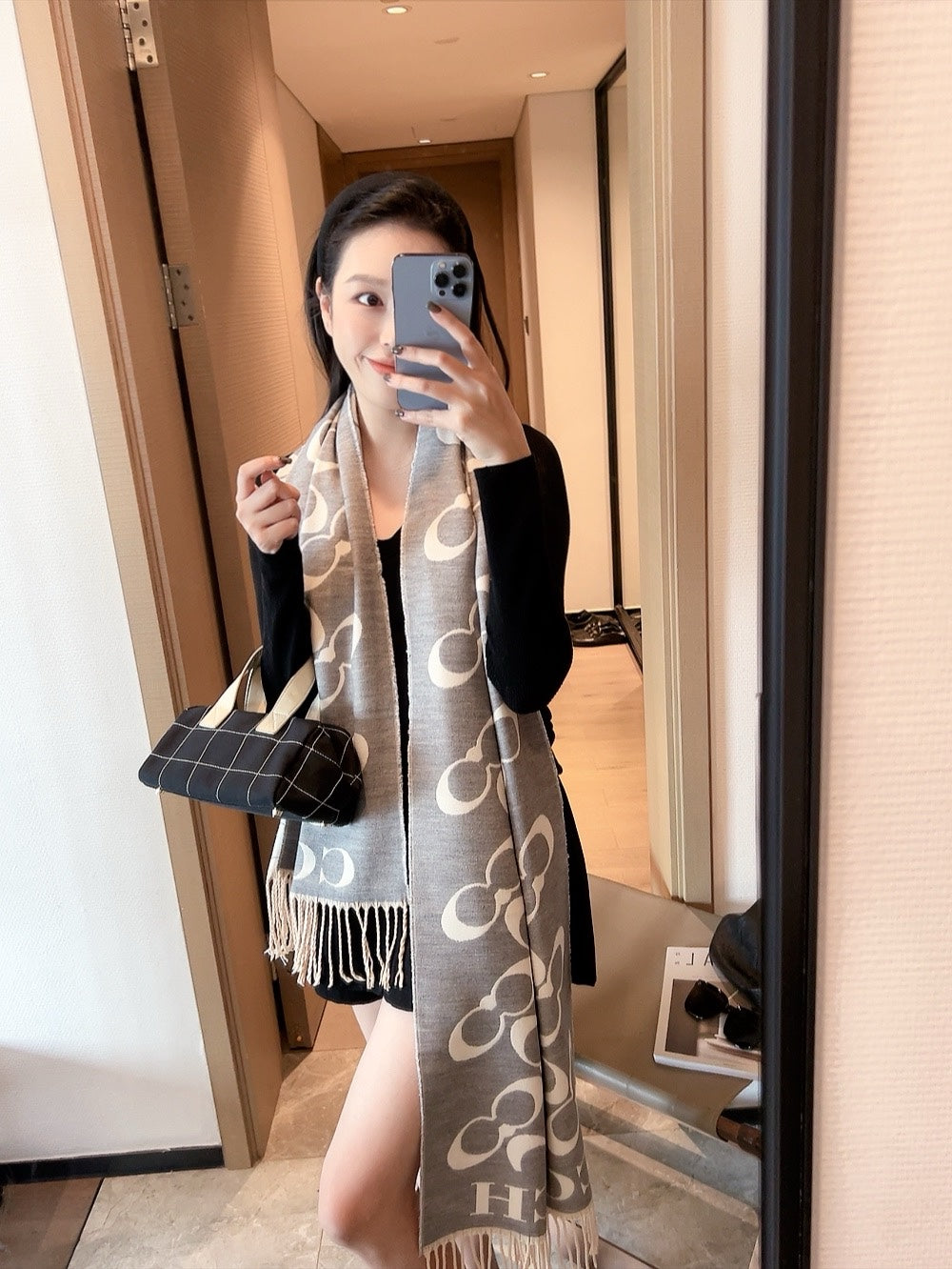 185ZA10WDE Stylish Winter Scarves