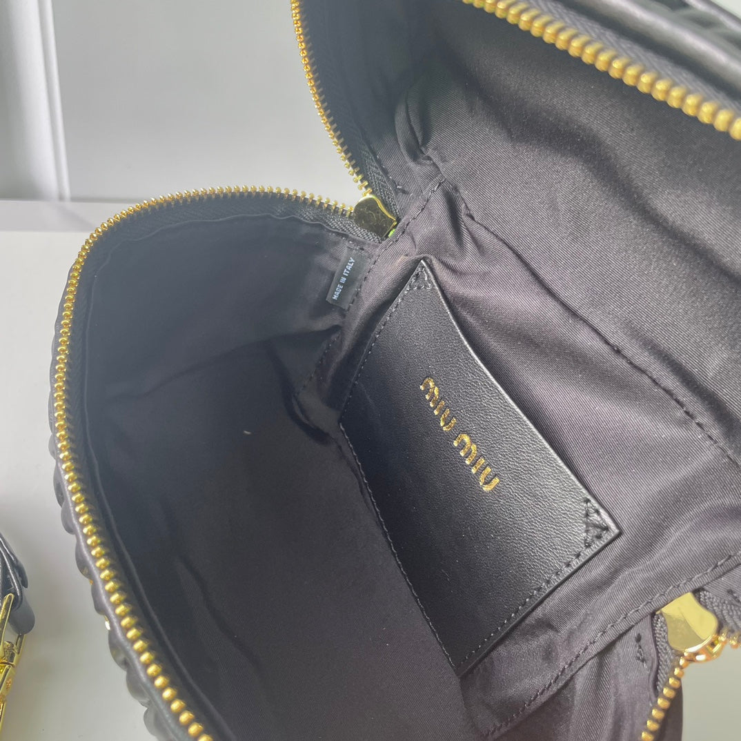 15RA102BDE Stylish leather bag