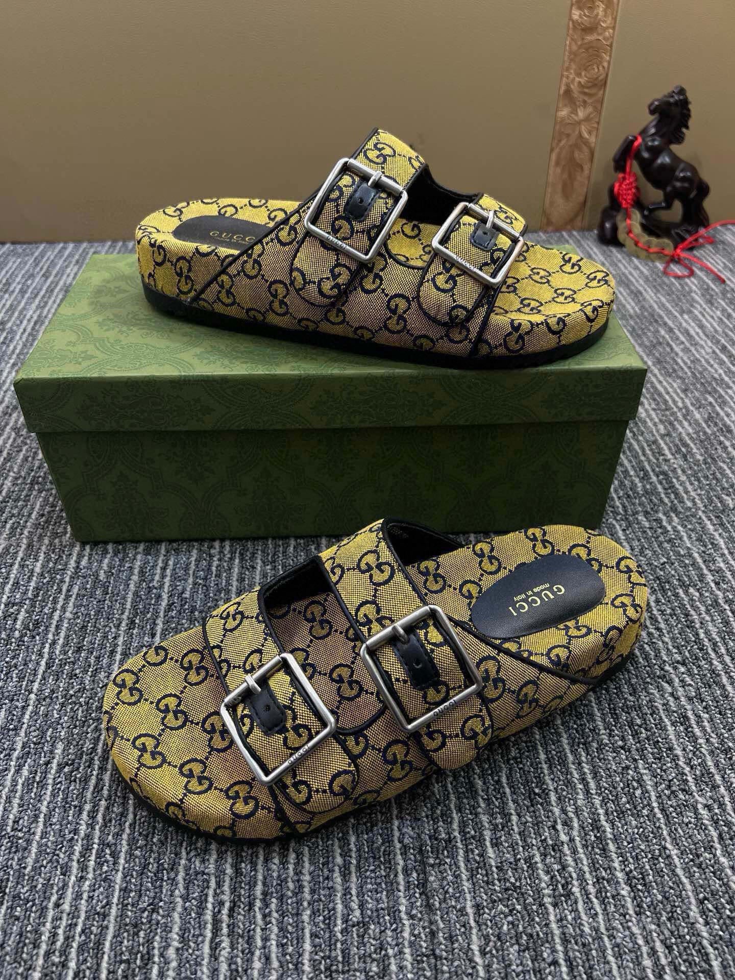 5QB17ZUE Popular shoes