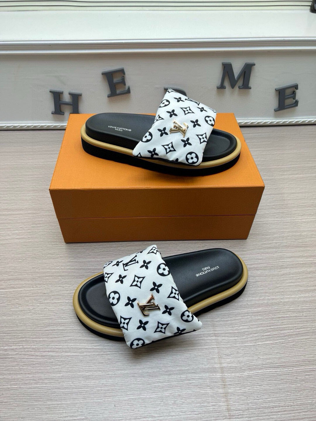 5QE10ZDE Stylish Slippers