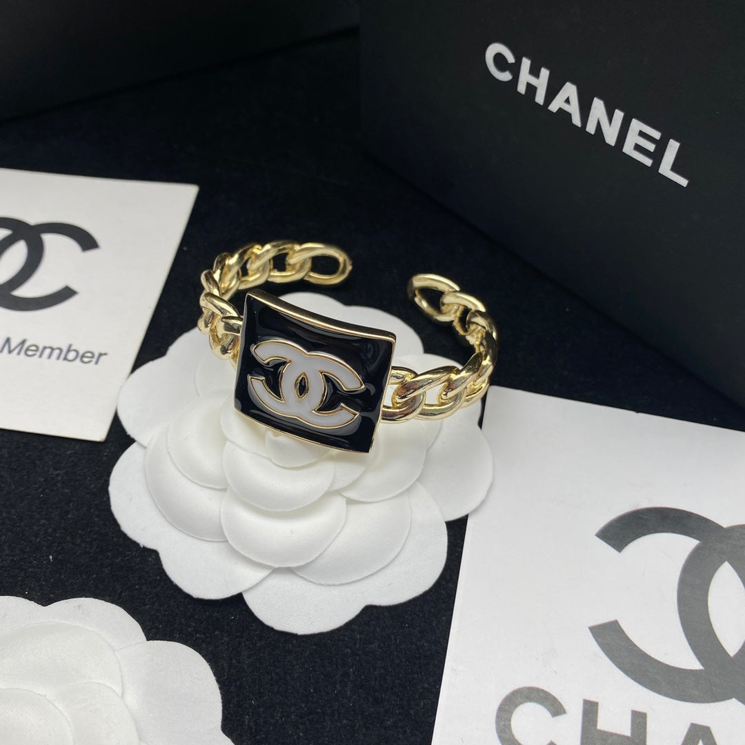 1XC567KDE Stylish bracelet