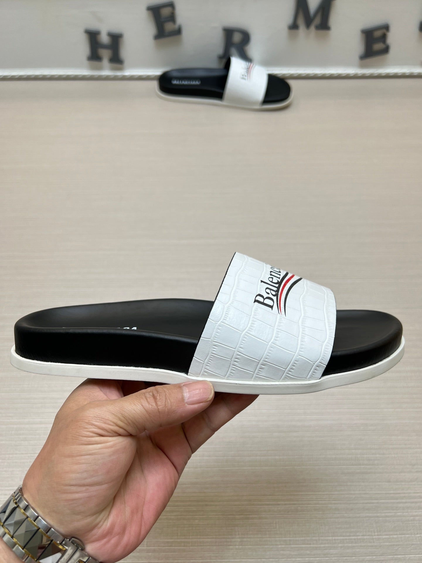 54J99ZDE Stylish slippers