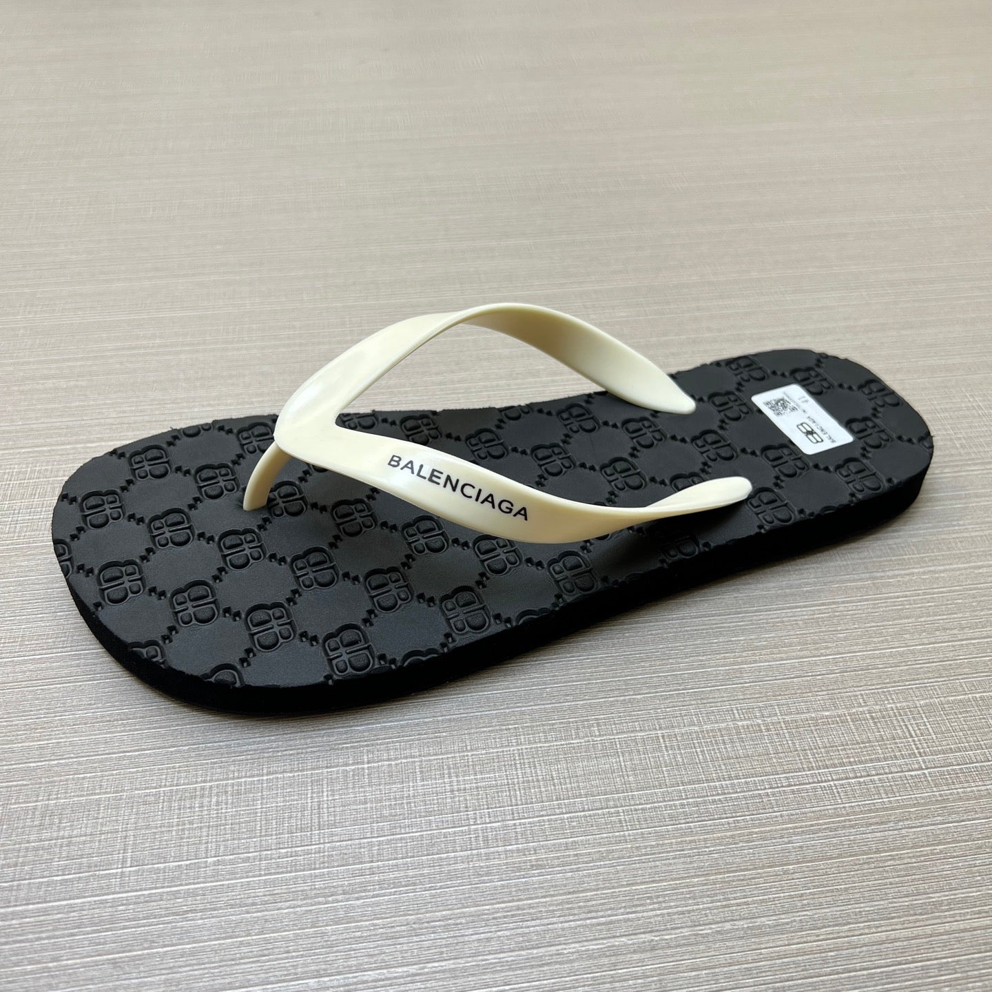 5QB16ZDE Stylish Slippers