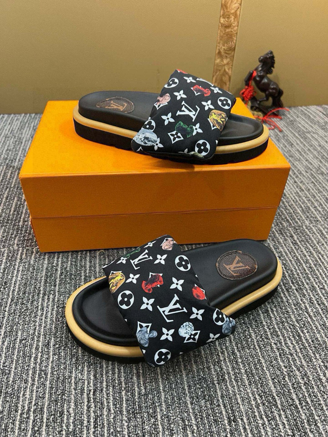 5QE12ZDE Stylish Slippers
