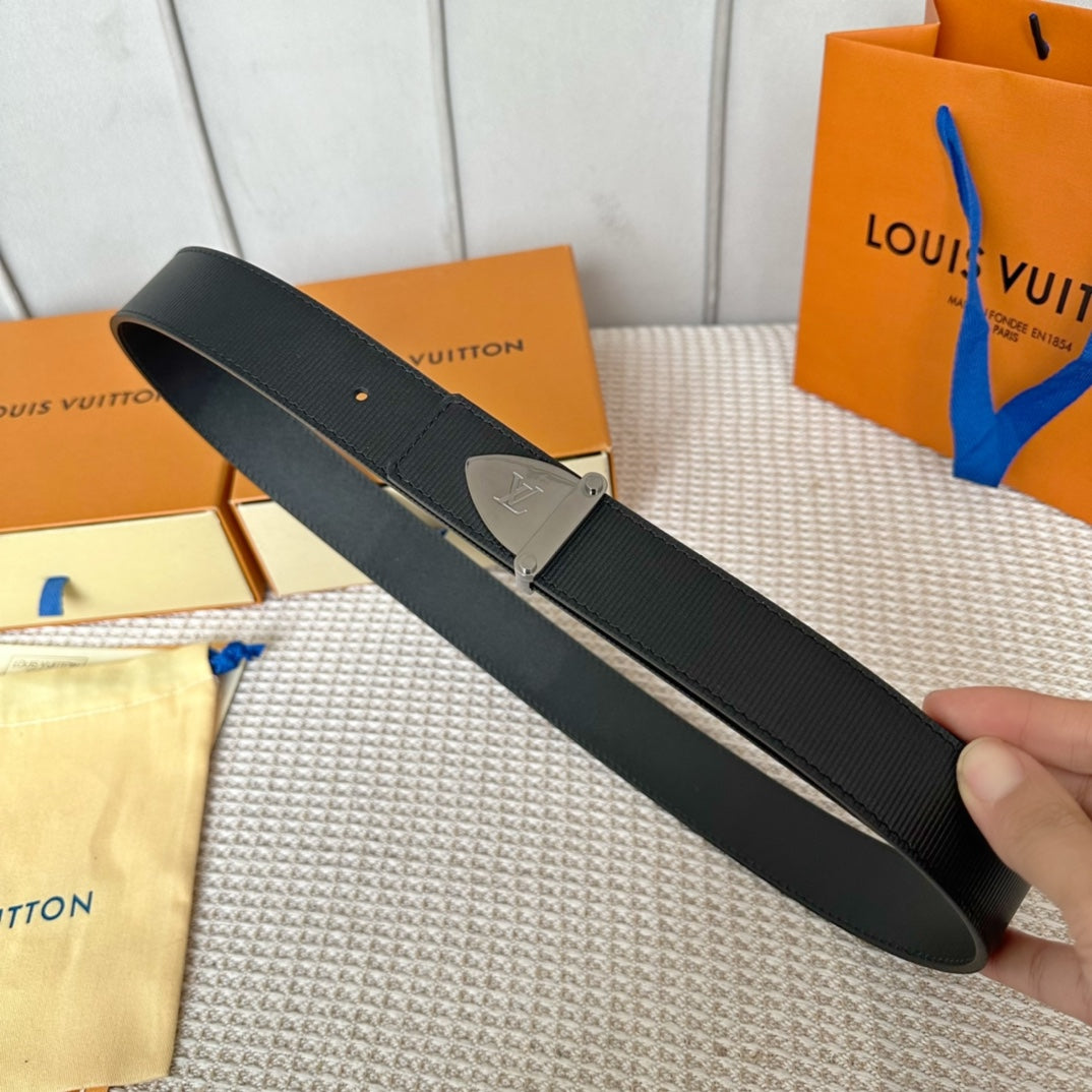 14E136PDE Stylish High quality belt With full package