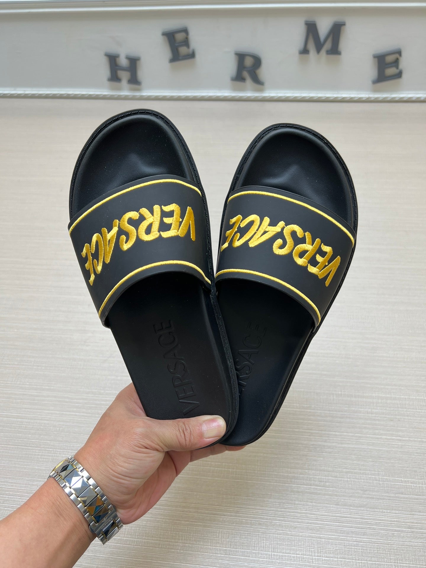 54V54ZDE Stylish slippers