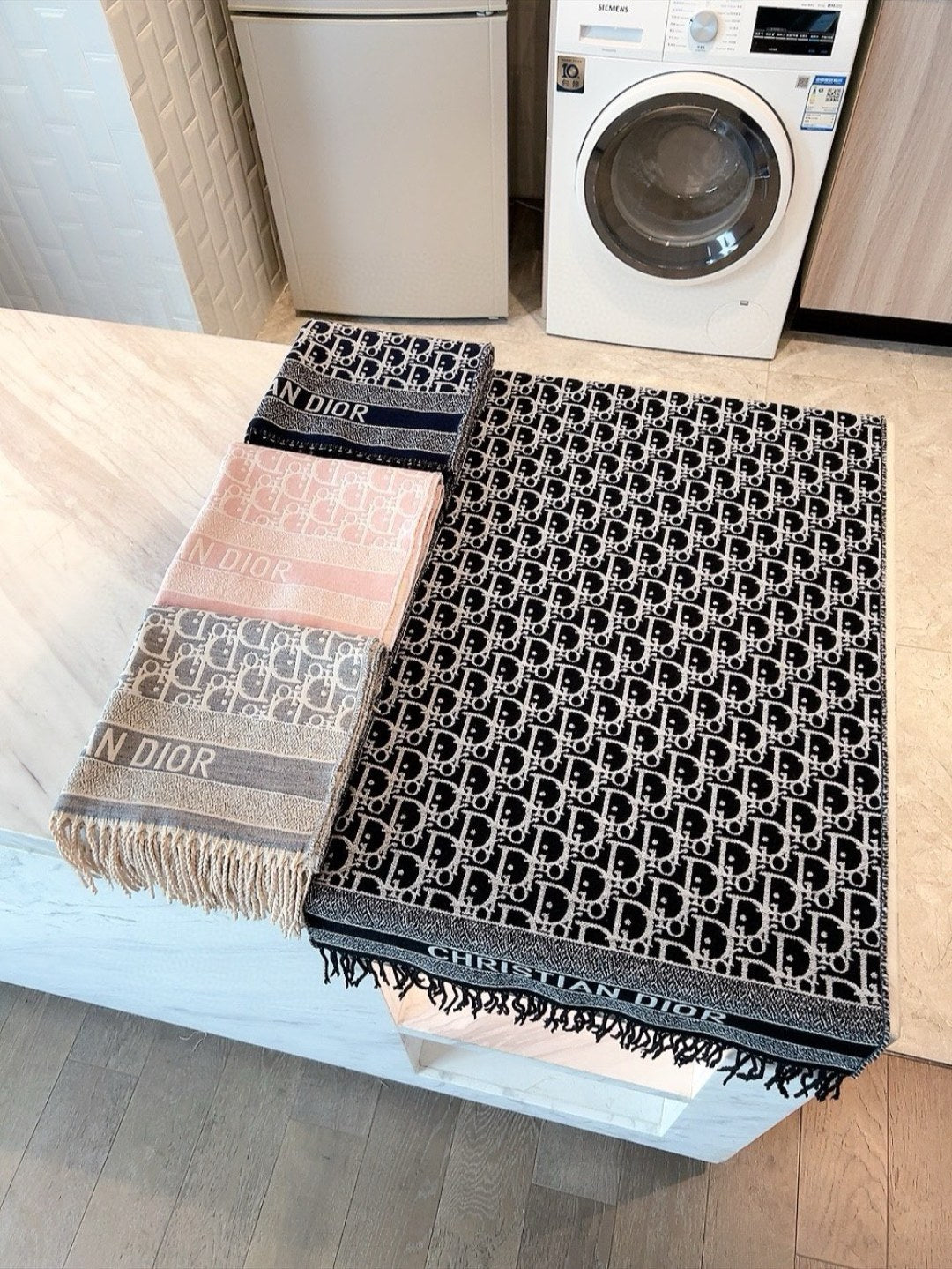 185ZD7WDE Stylish Winter Scarves