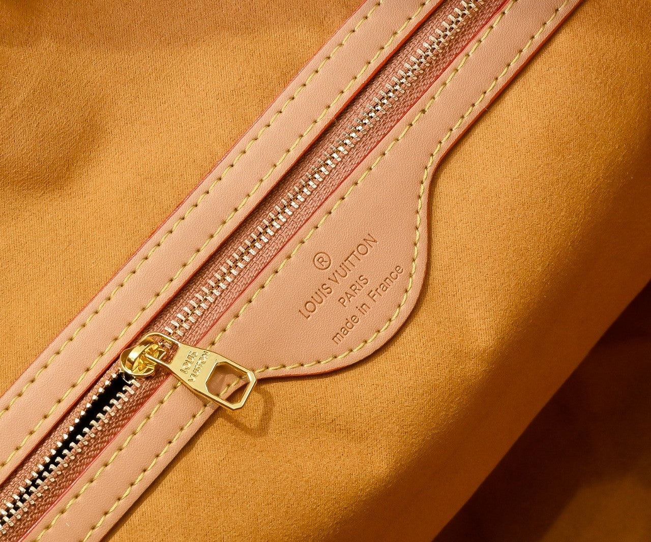 155NE21BDE Stylish Luggage bags