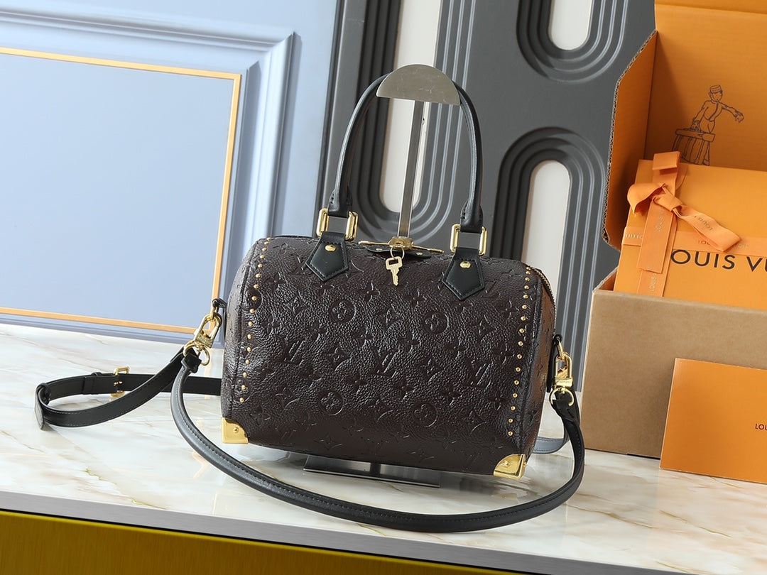 15RE52BDE Stylish leather bag