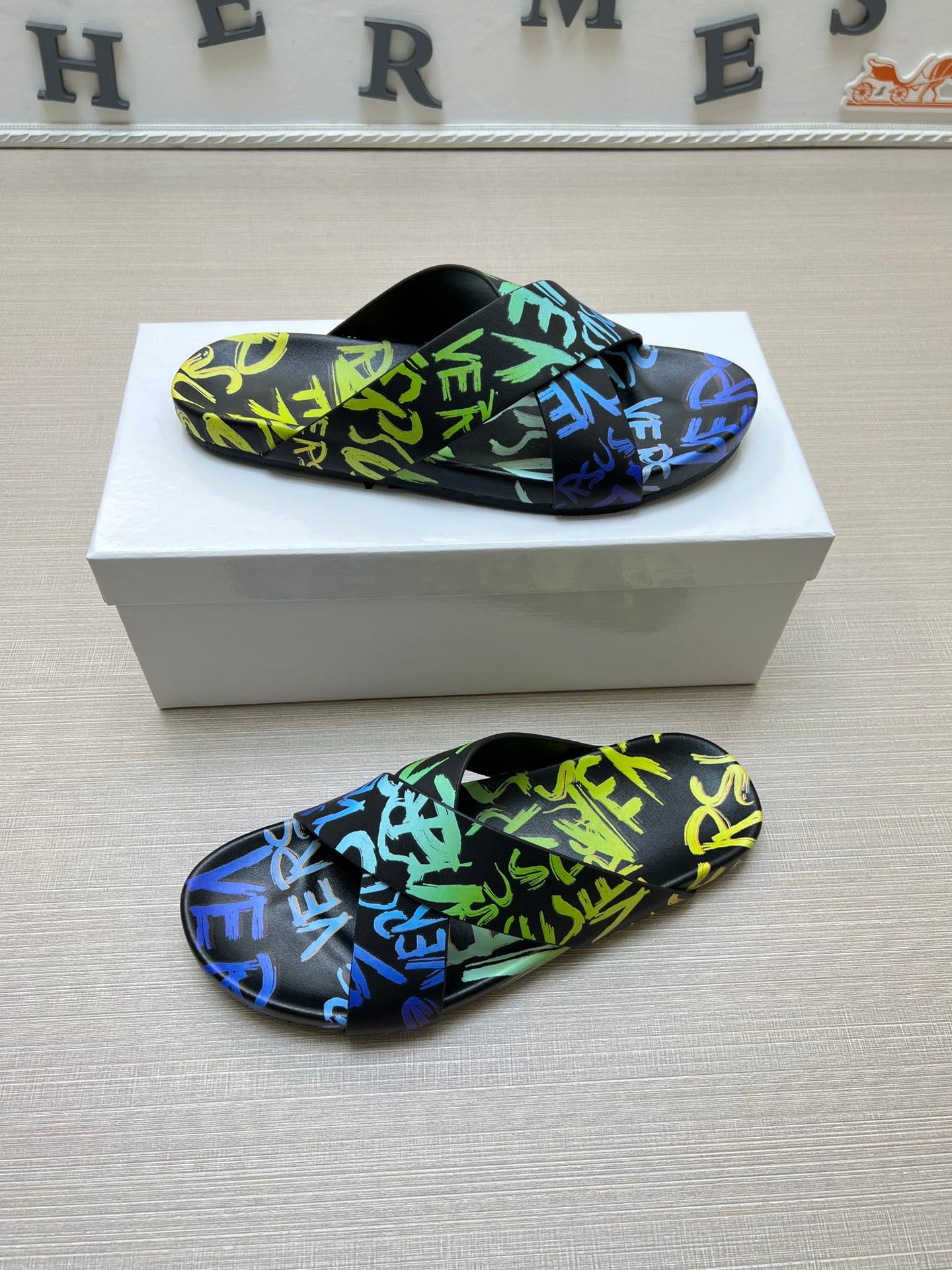 54V95ZDE Stylish slippers