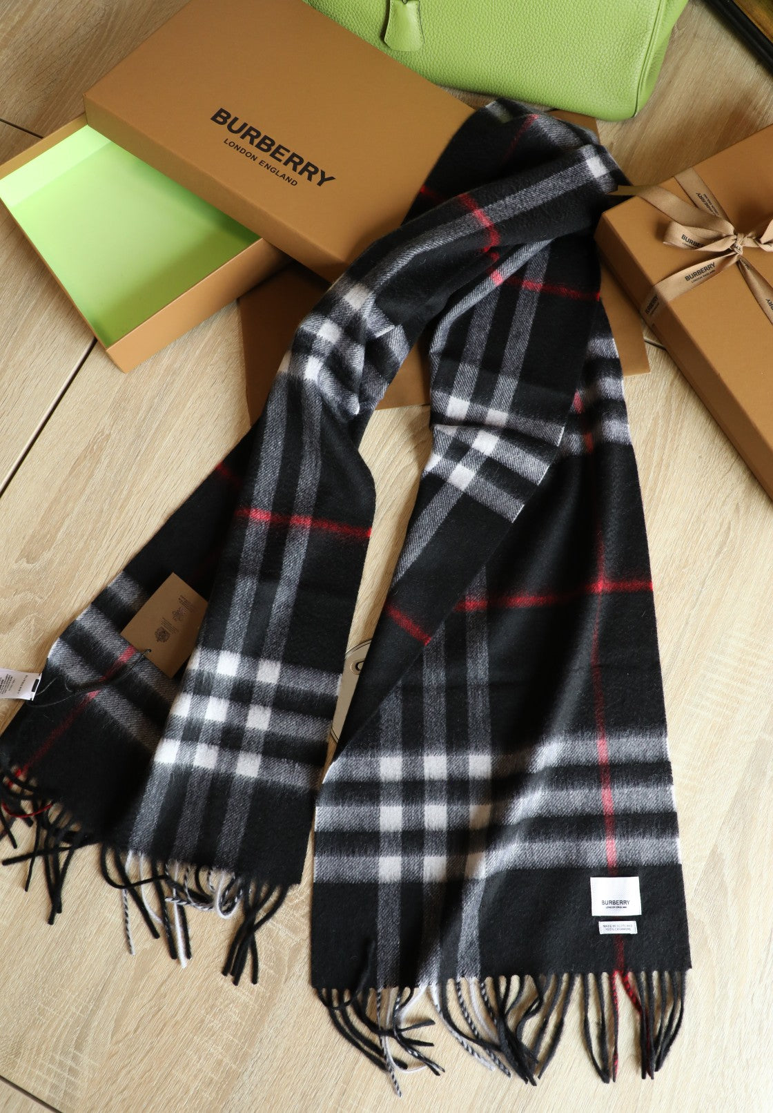 185ZR3WDE Stylish Winter Scarves