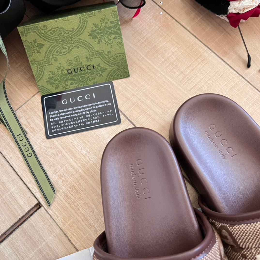 14B84ZDE Stylish Slippers