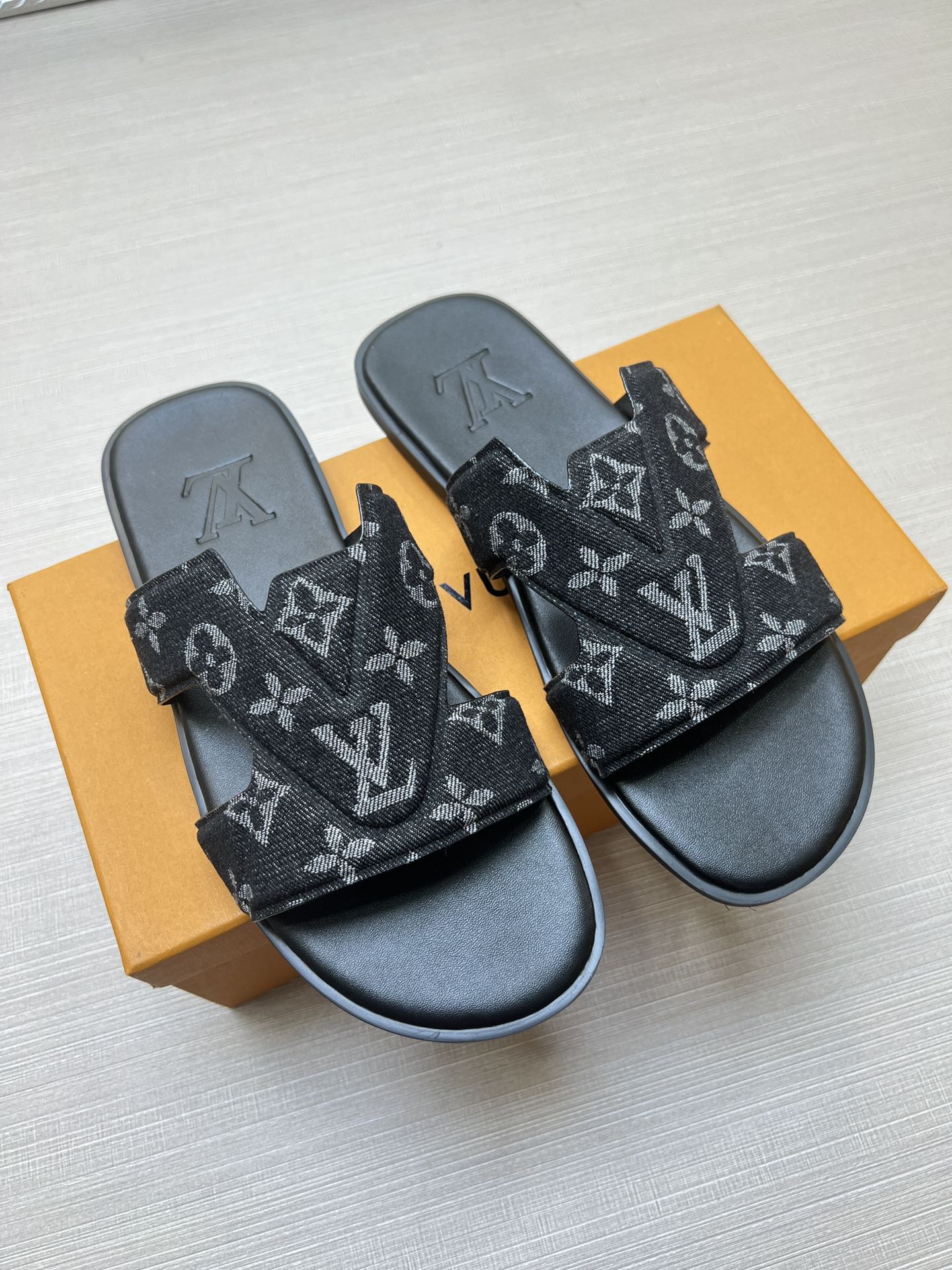 54E32ZDE Stylish slippers