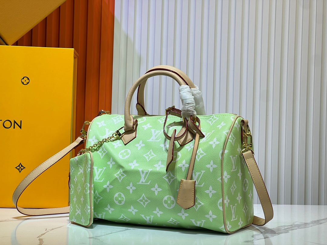 155XE17BDE Stylish leather bag