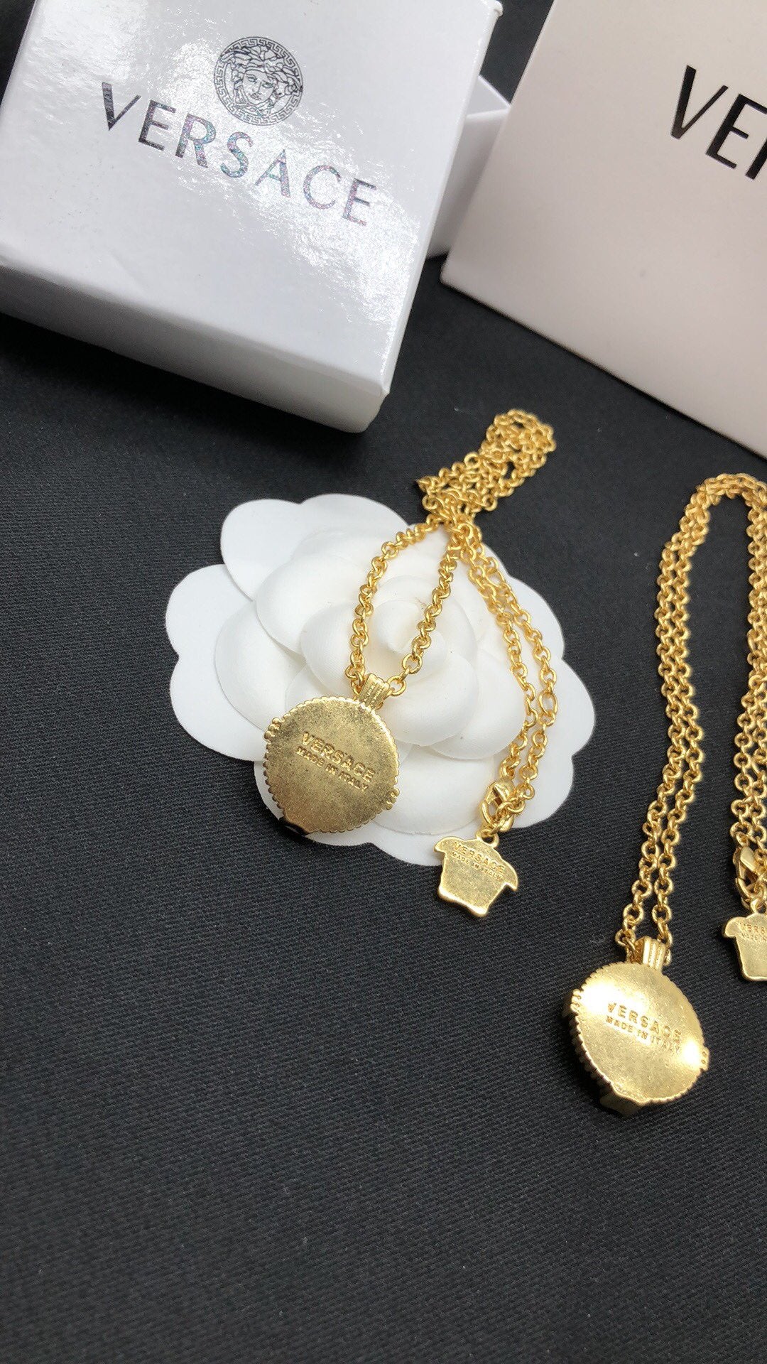 175RV62XDE Stylish Necklaces