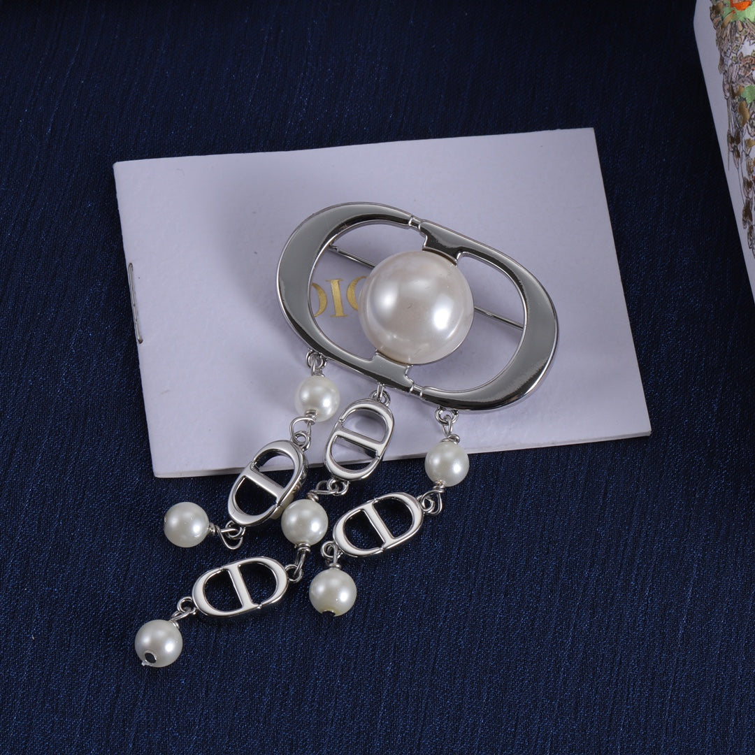14D554XDE Stylish Brooch