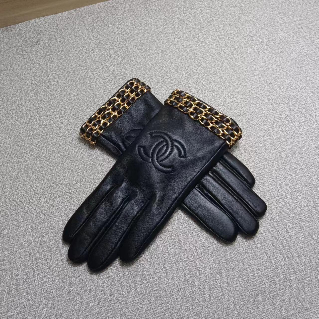 24C93SDE Stylish gloves