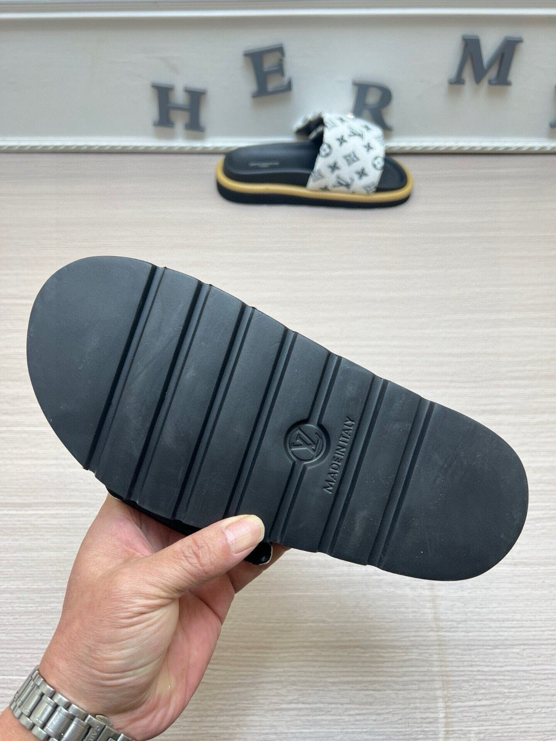 5QE10ZDE Stylish Slippers