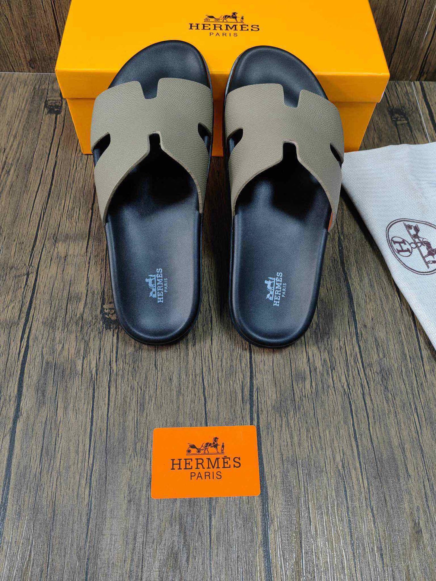 5YH60ZDE Stylish Slippers