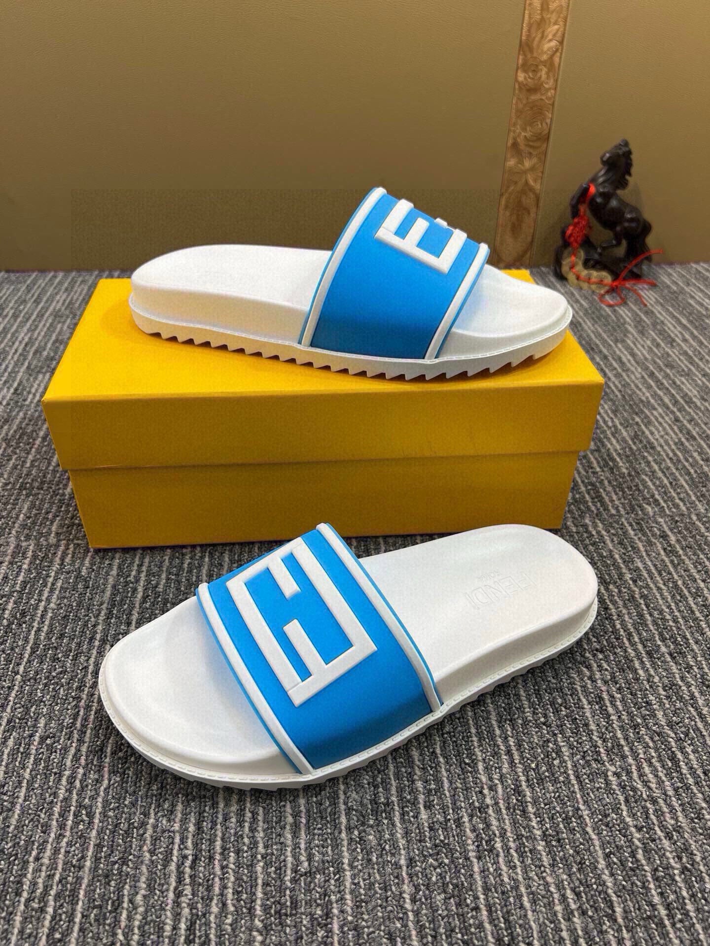 535ZF287ZDE Stylish Slippers