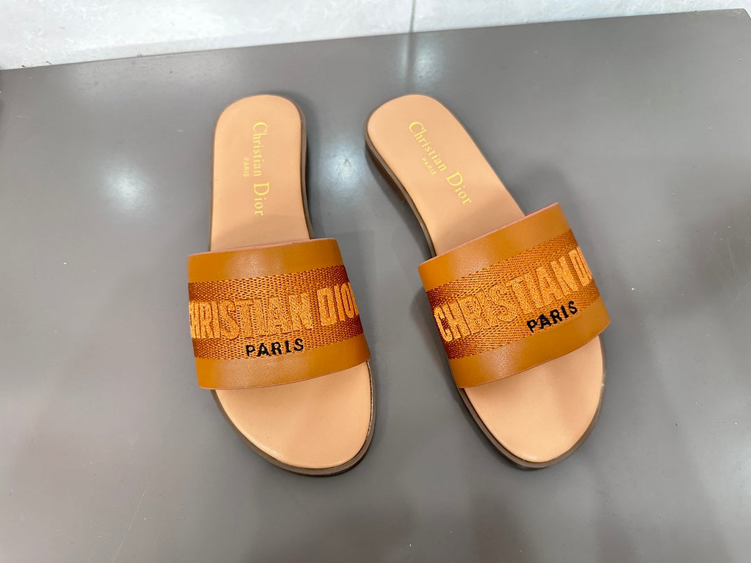 14D32ZDE Stylish slippers