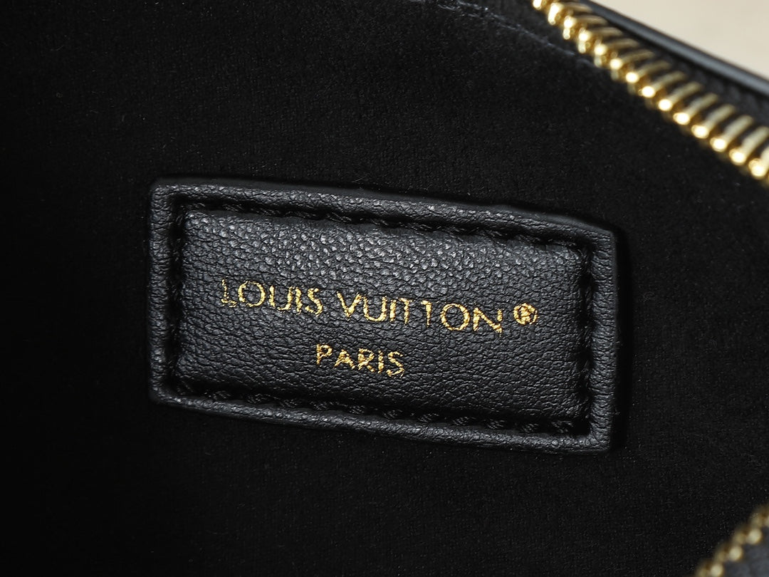 15RE23BDE Stylish leather bag