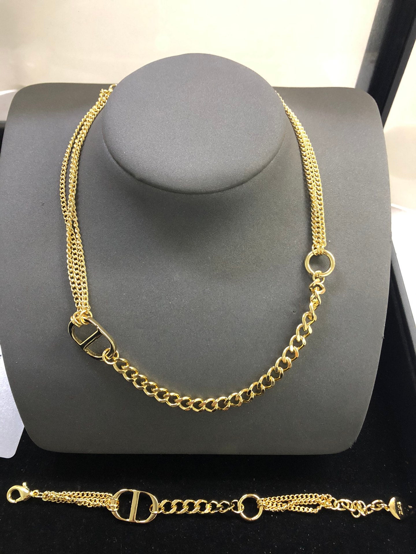 1YD252XDE Stylish Necklaces Bracelets