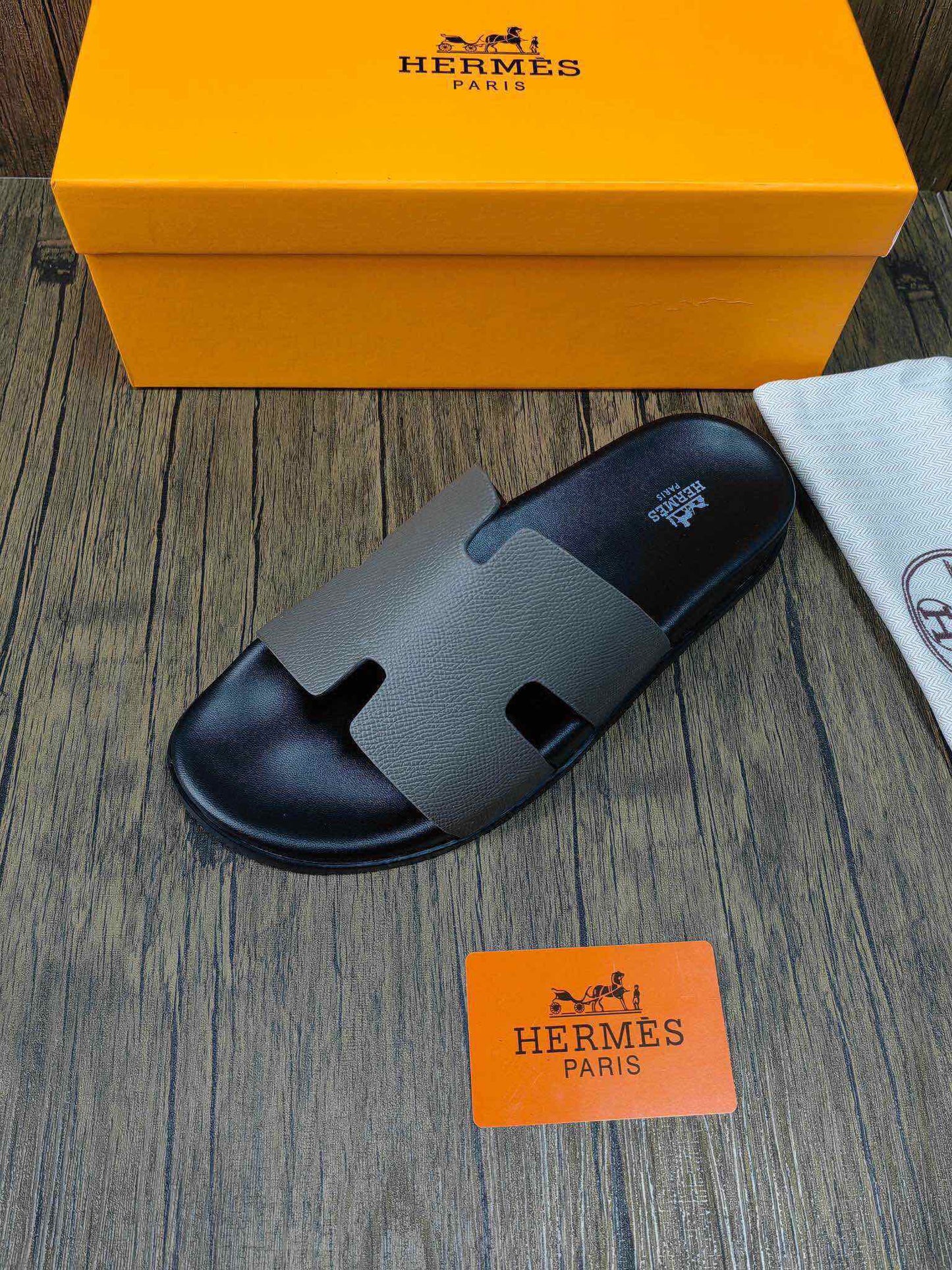 5YH60ZDE Stylish Slippers
