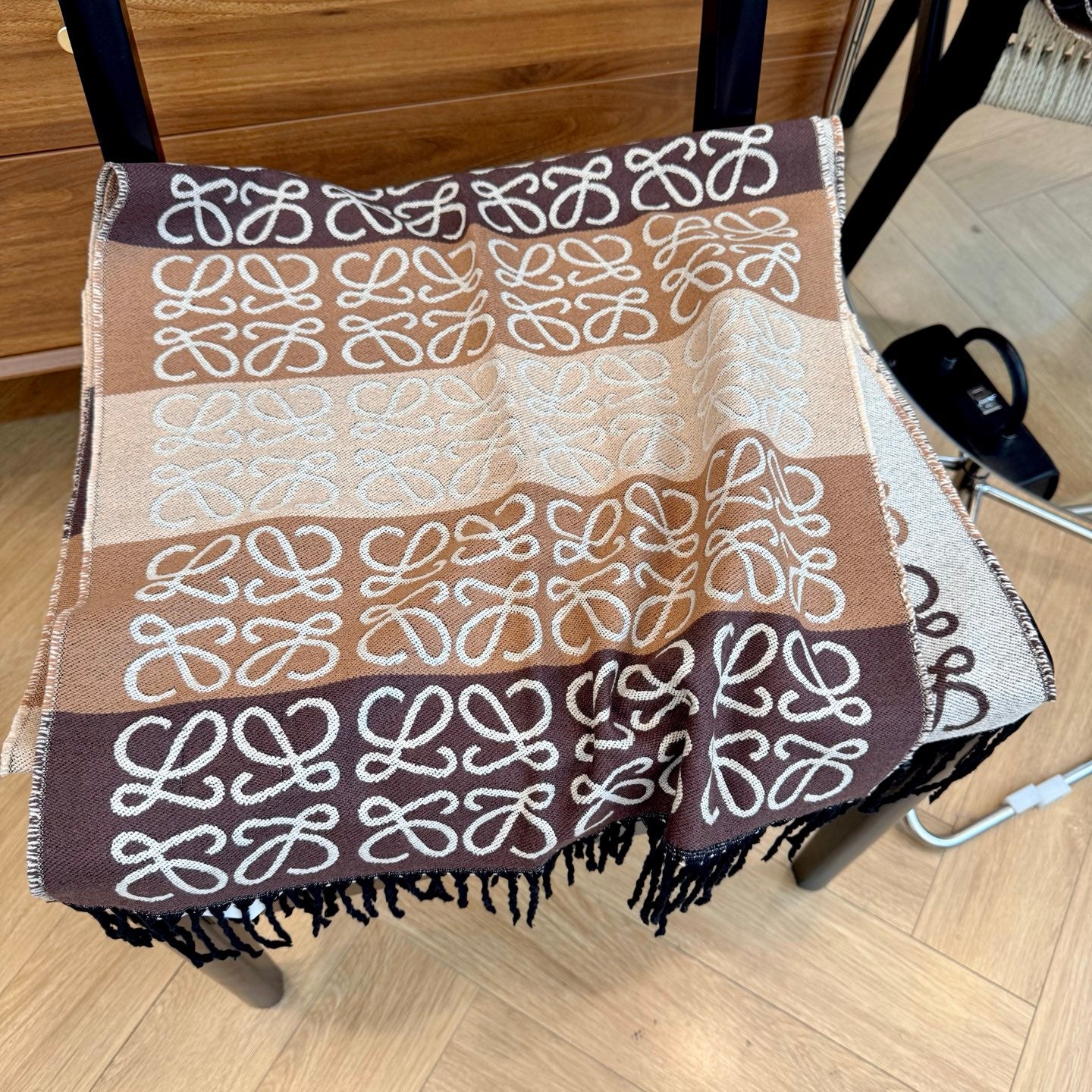 175RA42WDE Stylish Winter Scarves