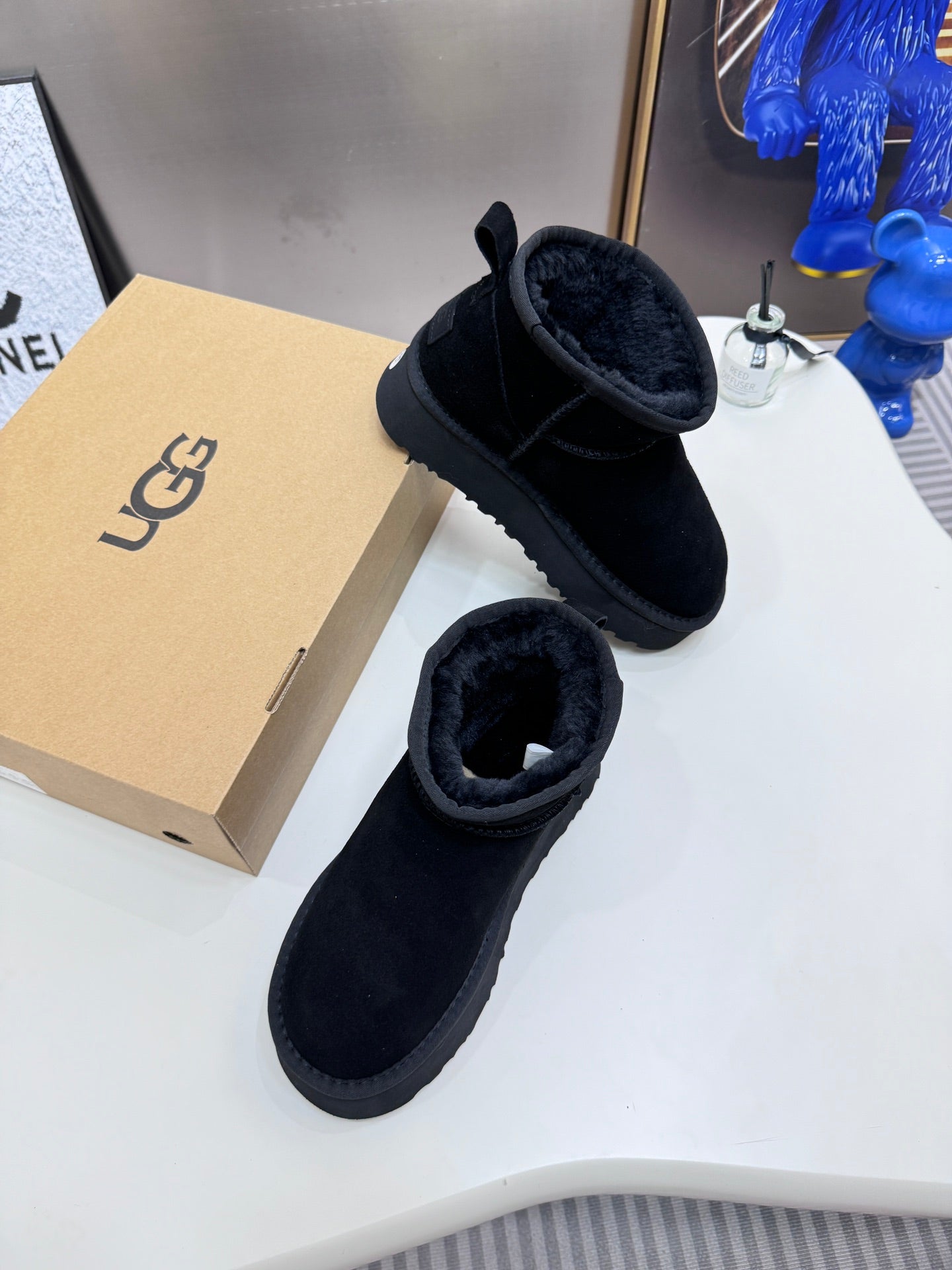1LU9ZDE Stylish snow boots